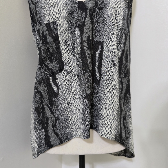 SHOW ME YOUR MUMU Sleeveless Snakeskin Bold Exotic Edgy V Neck Hi Lo Top S Black - Picture 3 of 14